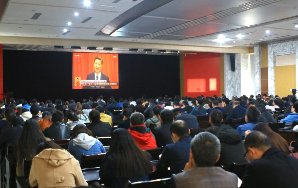 洛阳日报社组织员工认真收看学习十九大开幕式盛况 洛阳日报社组织员工认真收看学习十九大开幕式盛况